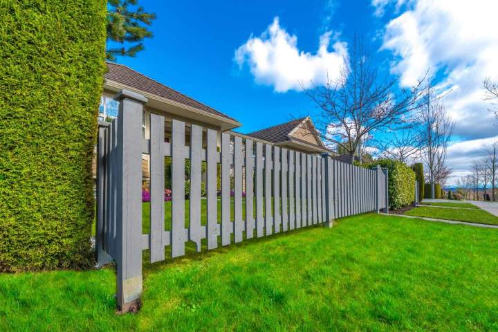 Installation de clôture pour délimiter et sécuriser votre propriété